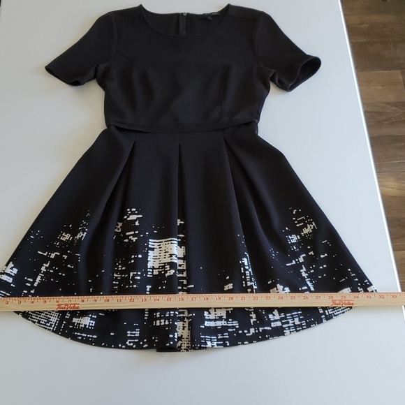 ELIE TAHARI Design Nation Black & White Dress 8 - Picture 12 of 16